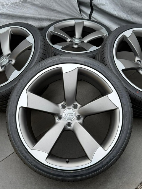 AUDI アウディ Q3 RS 20インチ 新ホイールと新タイヤ A4 A5 A6 A7 A8 Q5 RS4 RS6 S4 S6 TT 2025年モデル タイヤ 255/35/20 9J+35 PCD112_画像4