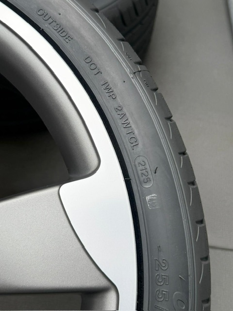 AUDI アウディ Q3 RS 20インチ 新ホイールと新タイヤ A4 A5 A6 A7 A8 Q5 RS4 RS6 S4 S6 TT 2025年モデル タイヤ 255/35/20 9J+35 PCD112_画像8