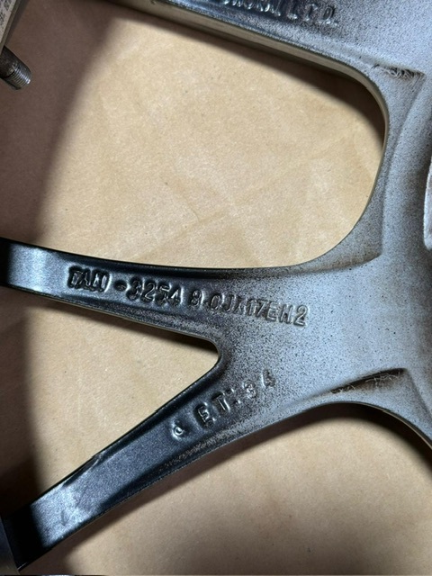 3 Series BMW BBSタイプ 8.0J x 17H2ET34 PCD120 中古ホイール4本セット BMW BBSタイプ 8.0J x 17H2ET34 PCD120 4 Series _画像8