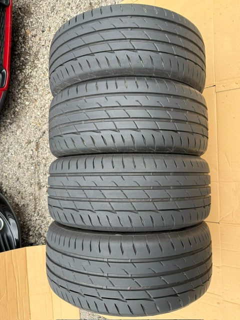中古タイヤ4本セット 225/50/17 BRIDGESTONE POTENZA 非常に良い状態のタイヤ 2021年製 BRIDGESTONE POTENZA 非常に良い状態のタイヤ _画像1