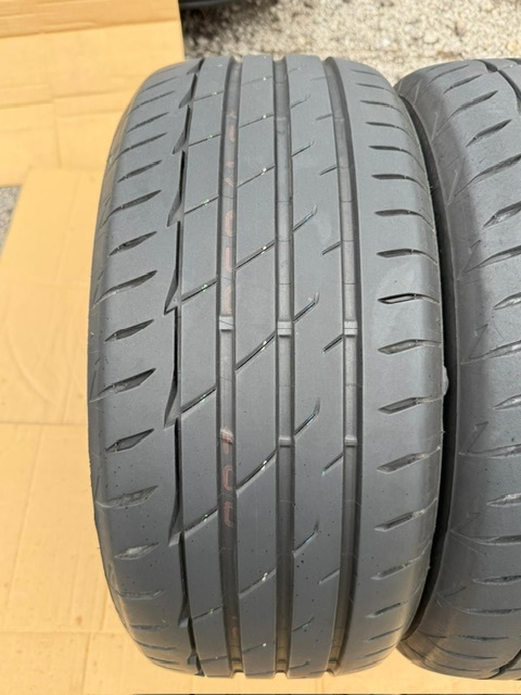中古タイヤ4本セット 225/50/17 BRIDGESTONE POTENZA 非常に良い状態のタイヤ 2021年製 BRIDGESTONE POTENZA 非常に良い状態のタイヤ _画像4