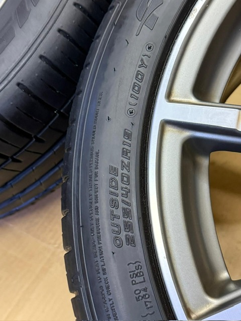 колесо есть шина 4 шт. комплект Audi Q3, SQ3,RSQ3 8U0601025M S LINE модель A6 A7 (8U поколение ) 8.5J×19H2ET38 112 255/40/19 2023 год модели