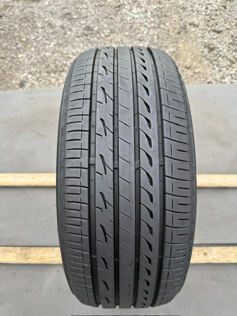 中古タイヤ1本セット 215/45/17 BRIDGESTONE REGNO 2024年製 非常に良い状態のタイヤ BRIDGESTONE REGNO 2024年製 非常に良い状態のタイヤ_画像1