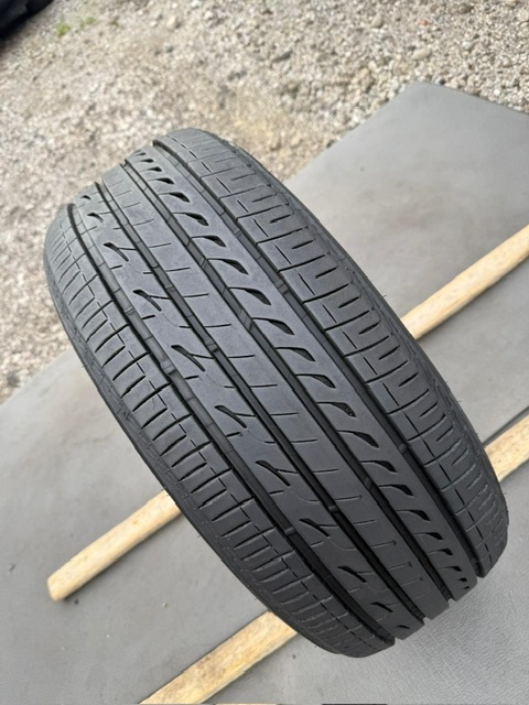 中古タイヤ1本セット 215/45/17 BRIDGESTONE REGNO 2024年製 非常に良い状態のタイヤ BRIDGESTONE REGNO 2024年製 非常に良い状態のタイヤ_画像2