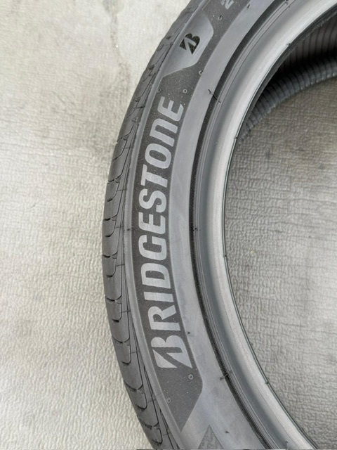 中古タイヤ1本セット 215/45/17 BRIDGESTONE REGNO 2024年製 非常に良い状態のタイヤ BRIDGESTONE REGNO 2024年製 非常に良い状態のタイヤ_画像8
