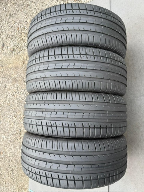 中古タイヤ4本セット 215/45/17 PIRELLI P7 EVO 2022年製 非常に良い状態のタイヤ 215/45/17 PIRELLI 2022年製 非常に良い状態のタイヤ_画像1