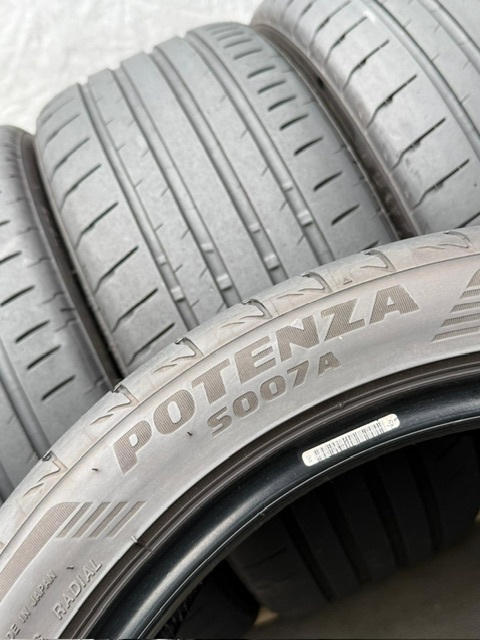 б/у шина 4 шт. комплект 245/40R18 97Y BRIDGESTONE POTENZA S007A 2024 год производства очень хороший состояние. шина to красный остаток 85% BRIDGESTONE POTENZA