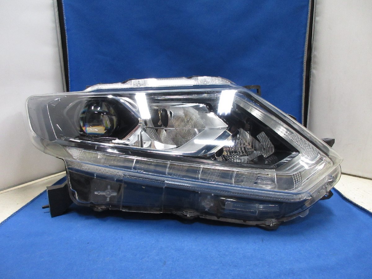日産 エクストレイル T32/NT32/HT32/HNT32 前期 右ライト/右ヘッドライト LED 純正 KOITO 100-17942 【F】 226109_画像1