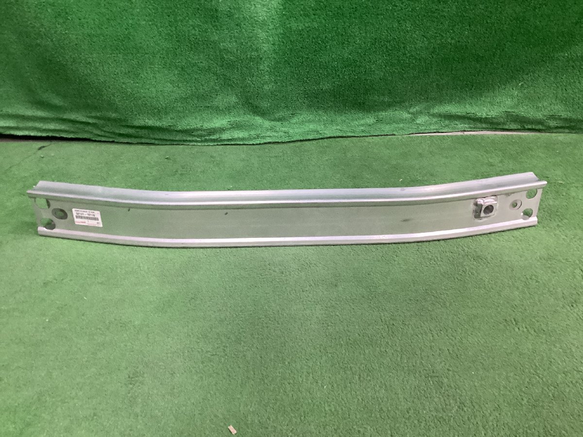 トヨタ C-HR ZYX10/ZYX11/NGX10/NGX50 後期 フロントバンパーホースメント 純正 CHR 52131-10110 439940_画像1