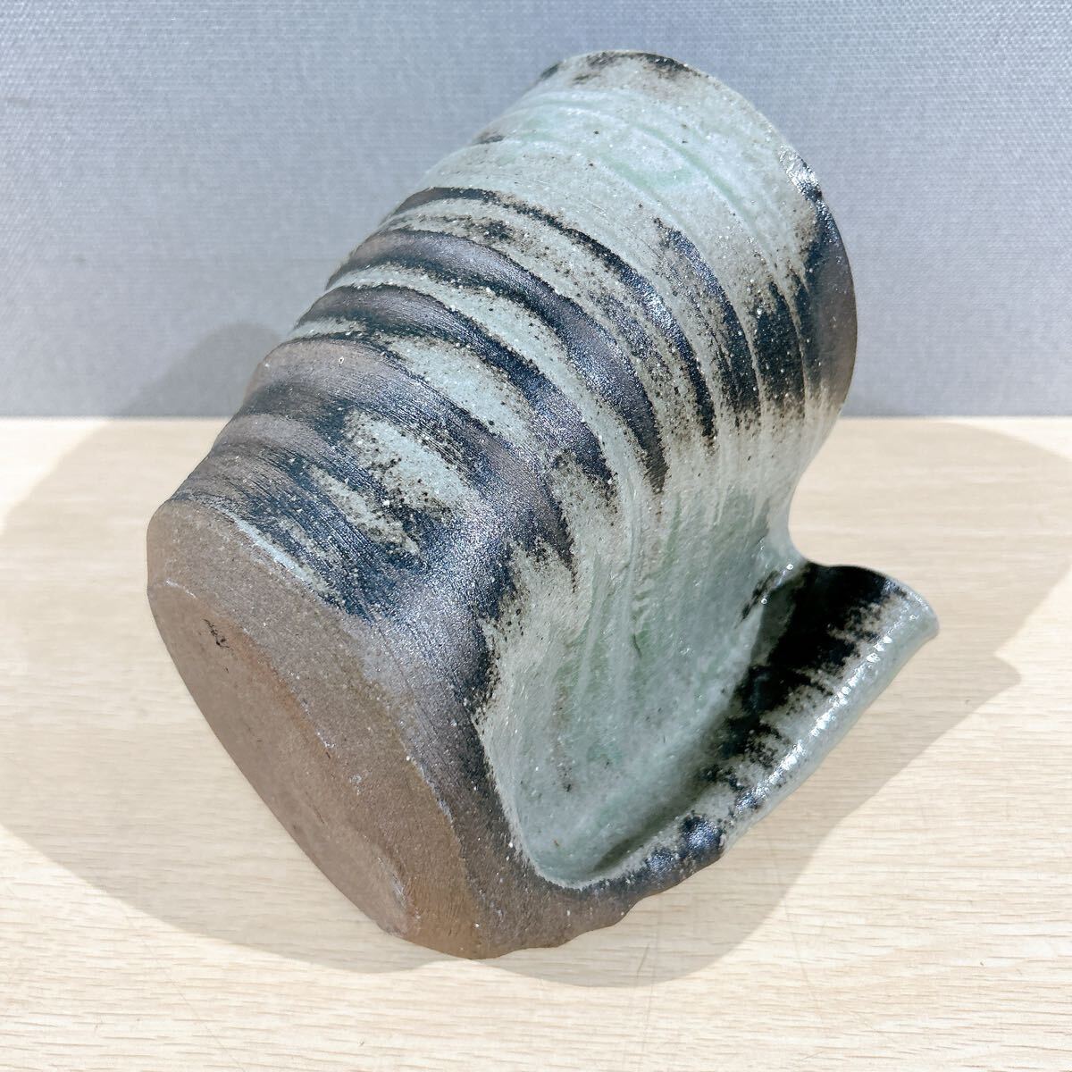 ★陶器 花瓶 花器 在銘あり 『長』 片口 高さ18.5cm 変形花瓶_画像5