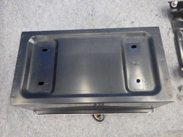 【B】 純正 工具箱 小物入れ サイドツールボックス 鍵付 U71T 日産 クリッパートラック U721T U61T U62T 三菱 ミニキャブトラック W37 白_画像6