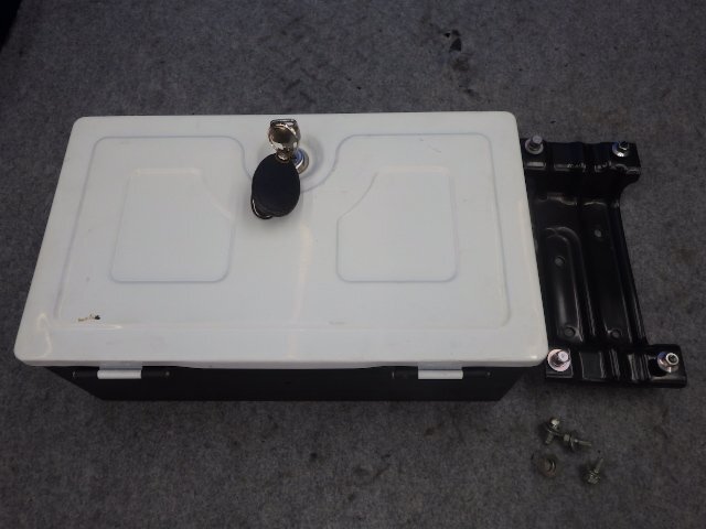 【B】 純正 工具箱 小物入れ サイドツールボックス 鍵付 U71T 日産 クリッパートラック U721T U61T U62T 三菱 ミニキャブトラック W37 白_画像1