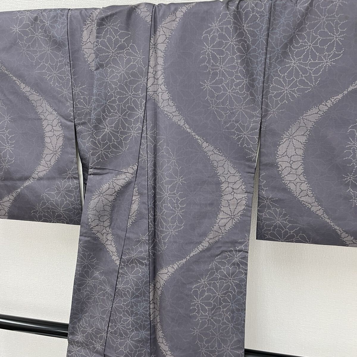 本場大島紬 美しい花の絣 上質な絣柄 正絹 着物 F-563の画像7