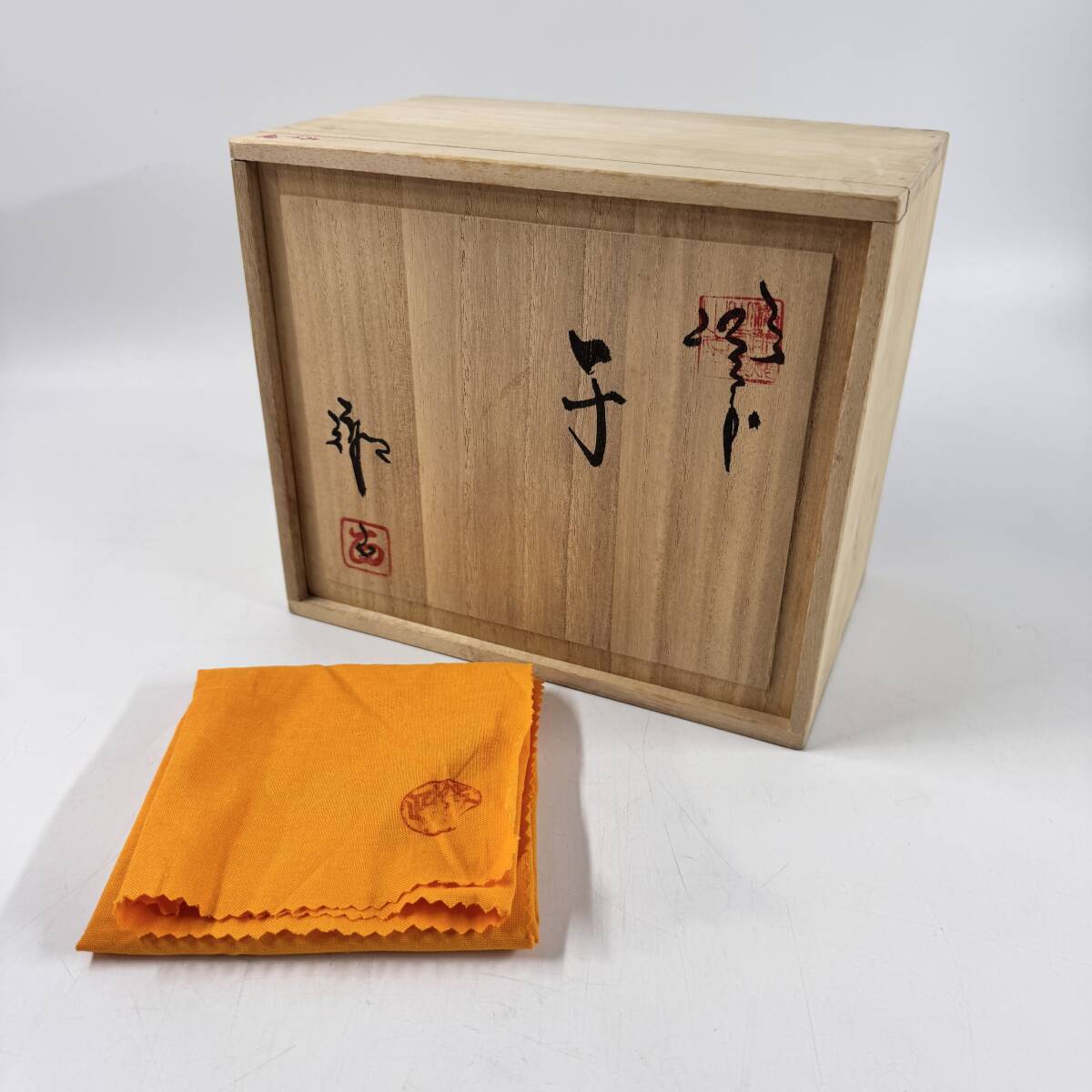 【20170Q】備前焼 山東窯 岡本徹正 てつ銘 陶銘在 掻き銘 干支飾り 子 鼠 縁起物 玄関飾り 置物 オブジェ 共箱 共布 経年保管品 現状品_画像10