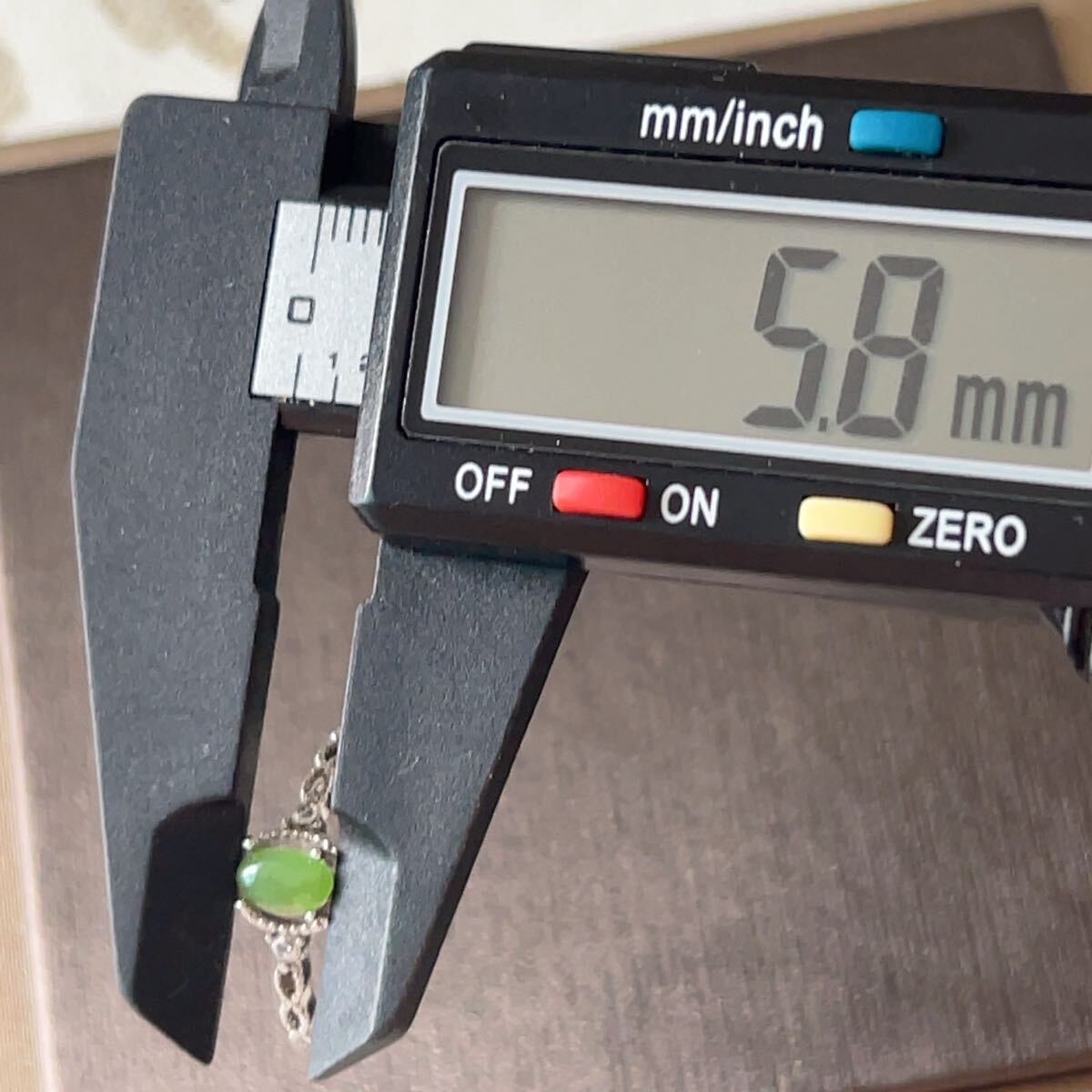 ◇和田玉・碧玉◇指輪◇リング◇翡翠・ヒスイ◇フリーサイズ◇天然石◇パワーストーン◇巾着袋つき◇プレゼントにも035R10813_画像8