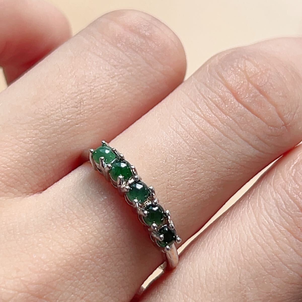 ◇ジェイド(本翡翠)◇ 色濃いめ◇指輪◇リング◇翡翠・ヒスイ◇天然石◇パワーストーン◇巾着袋つき◇プレゼントに041R101411_画像1