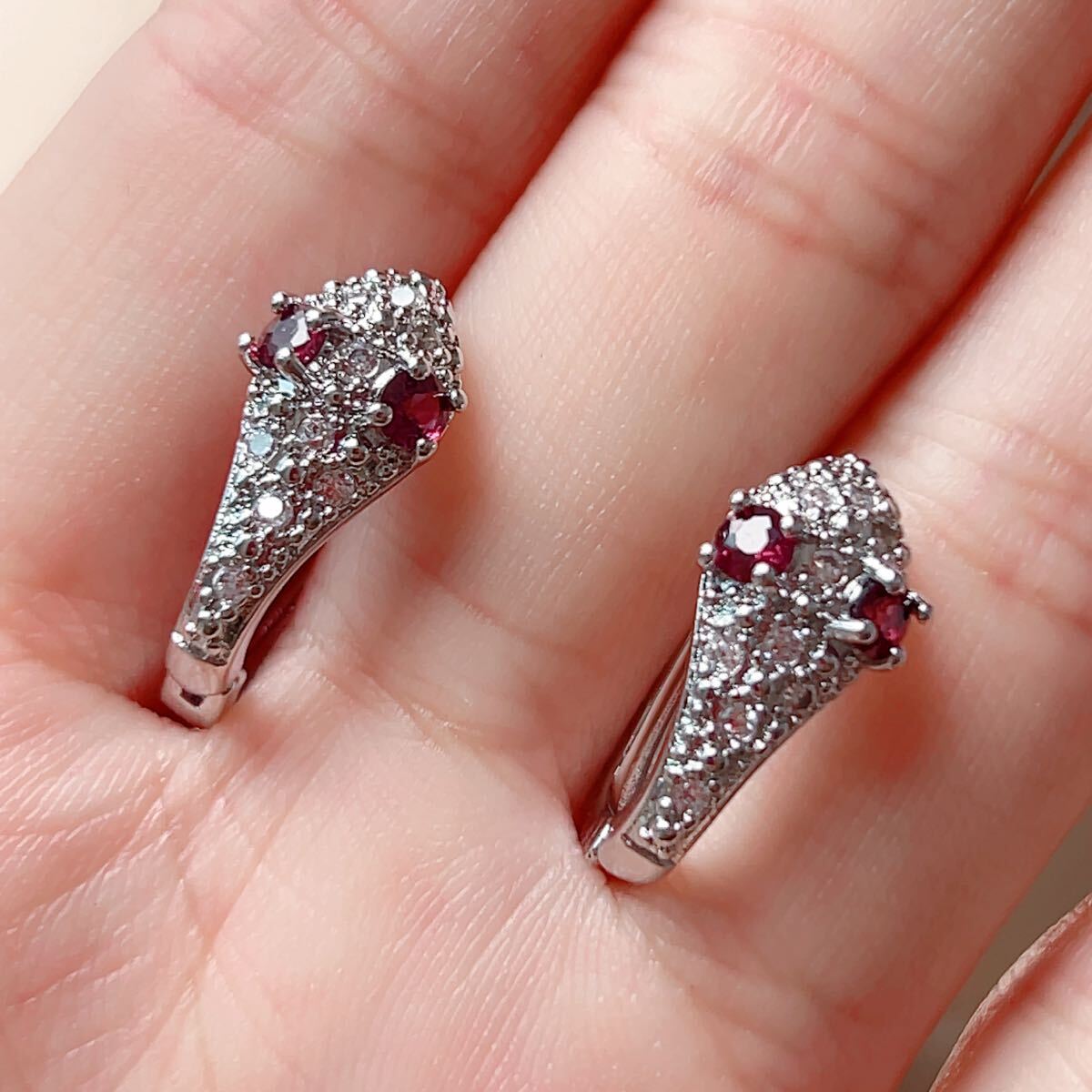 ◇ガーネット(柘榴石)◇ピアス◇面カット キラキラ◇パワーストーン◇天然石◇巾着袋付き◇プレゼントにも 041R102103_画像2