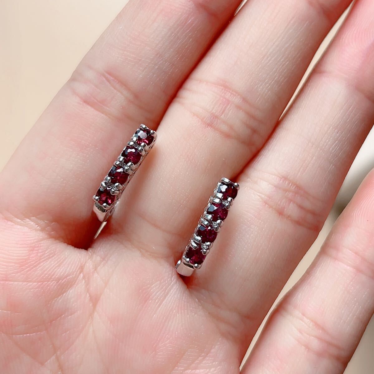 ◇ガーネット(柘榴石)◇ピアス◇面カット　キラキラ◇パワーストーン◇天然石◇巾着袋付き◇プレゼントにも　041R102107_画像2