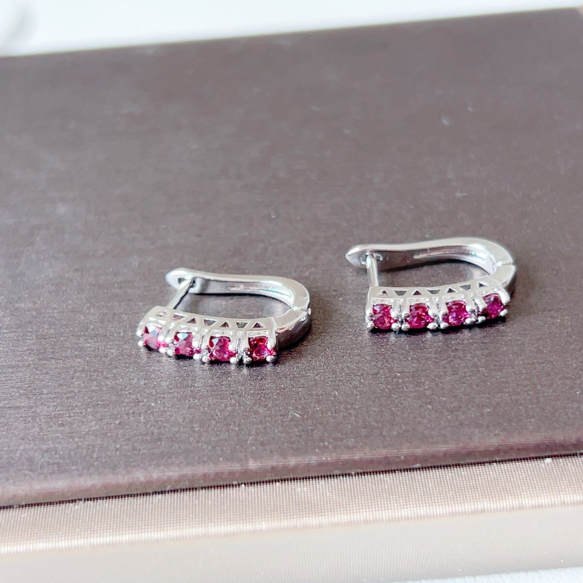 ◇ガーネット(柘榴石)◇ピアス◇面カット　キラキラ◇パワーストーン◇天然石◇巾着袋付き◇プレゼントにも　041R102107_画像5