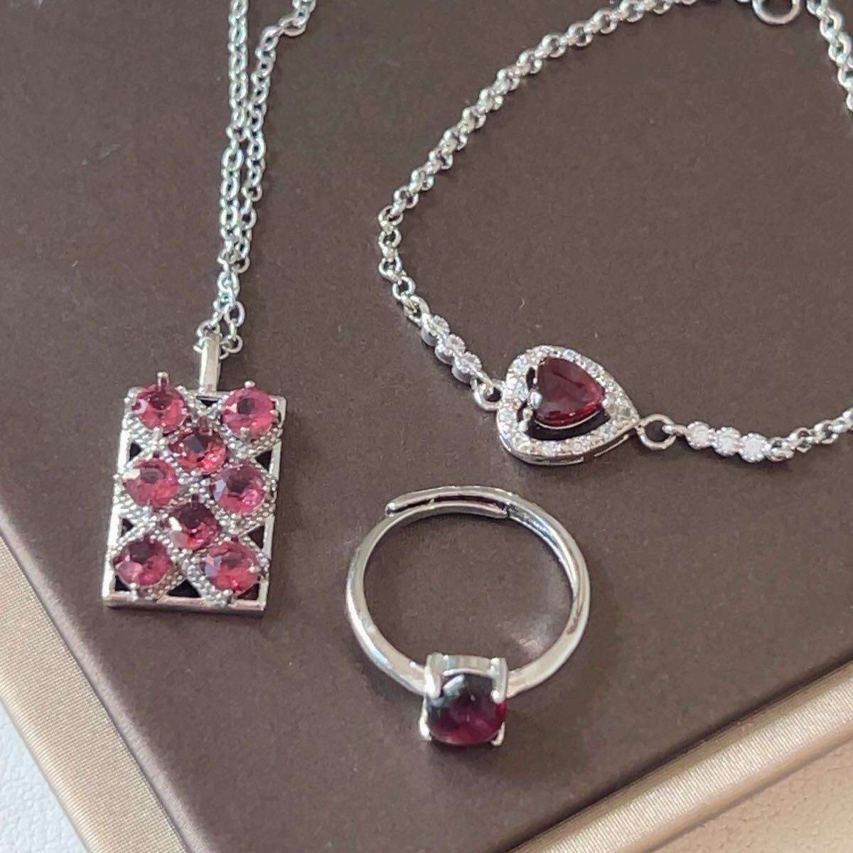 * гранат (.. камень )* браслет + кольцо + колье подвеска итого 3 позиций комплект * Power Stone * натуральный камень * сумка есть * подарок 036S102710