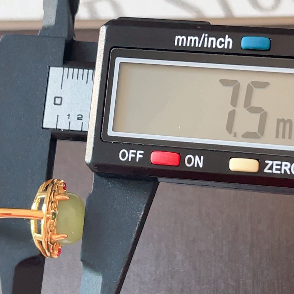 ◇和田玉◇リング◇翡翠・ヒスイ◇フリーサイズ◇天然石◇パワーストーン◇巾着袋つき◇プレゼントにも041R102810_画像9