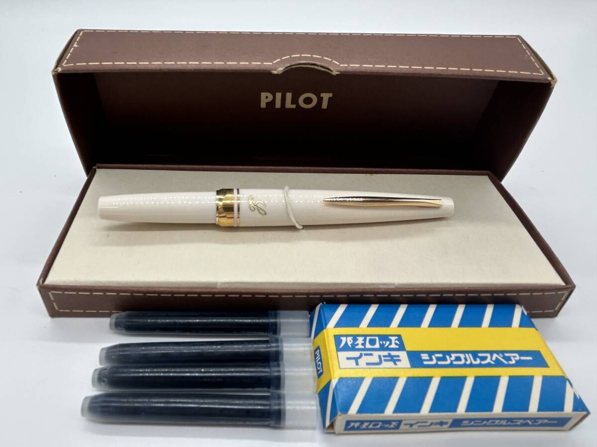 H269☆ PILOT パイロット ペン先14K 585 14金 万年筆 筆記用具 文房具 オフホワイト系 箱付き 当時物 コレクション インク4本セット_画像1
