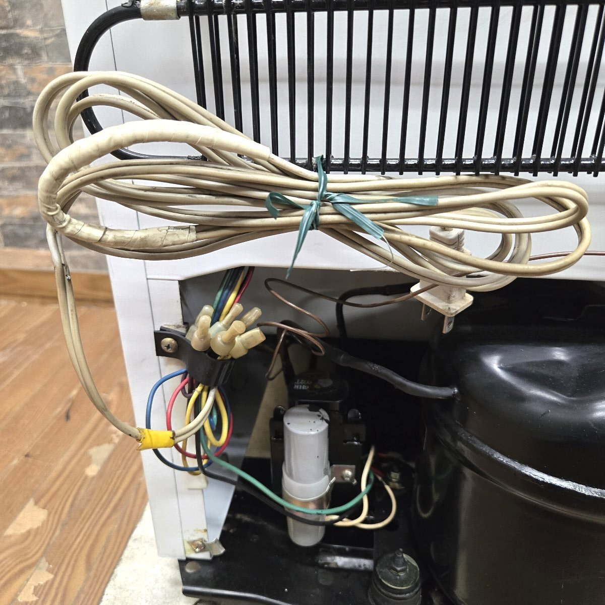 **5i040 Showa Retro TOSHIBA Toshiba для бытового использования рефрижератор GR-110SB 100V W504×D590×H959 морозильник охлаждение подтверждено Junk **