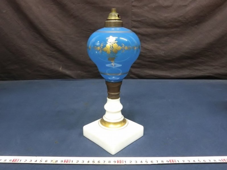 L0605 硝子製 青 白 ランプ 下部分のみ 金彩 アンティーク_画像1