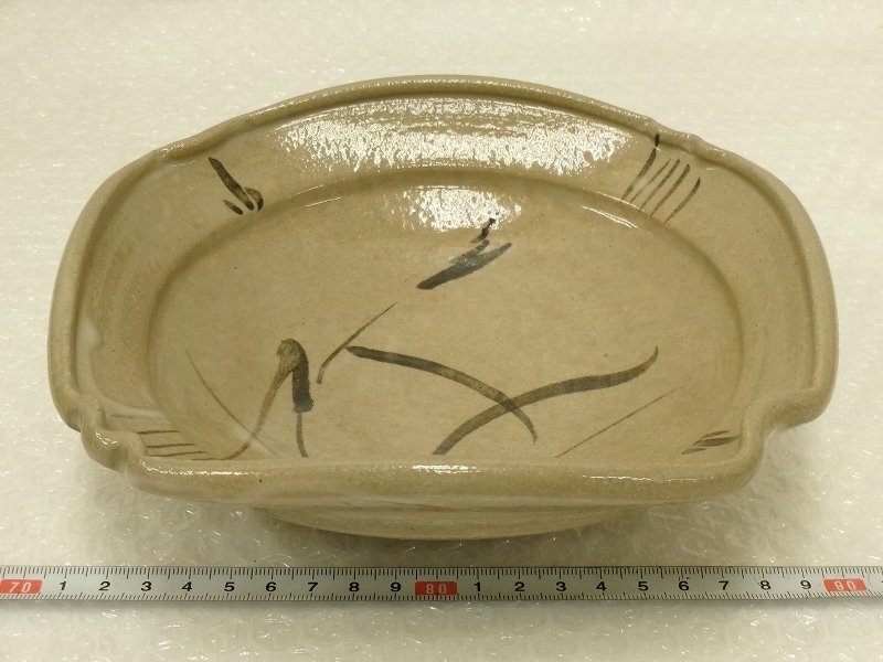 P6265 在銘 唐津焼 鉄絵 草文 菓子鉢 菓子器_画像1