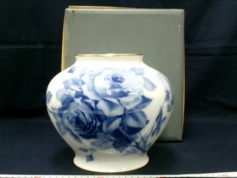 P6293 大倉陶苑 金彩 ブルーローズ 花瓶 花器 花生 花入 共箱_画像1