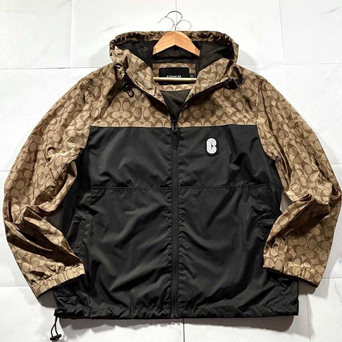 未使用級/XLサイズ●近年モデル COACH コーチ ナイロンジャケット パーカー シグネチャー柄 CC 総柄 切替 胸元Cロゴワッペン 洗濯可能◎_画像2