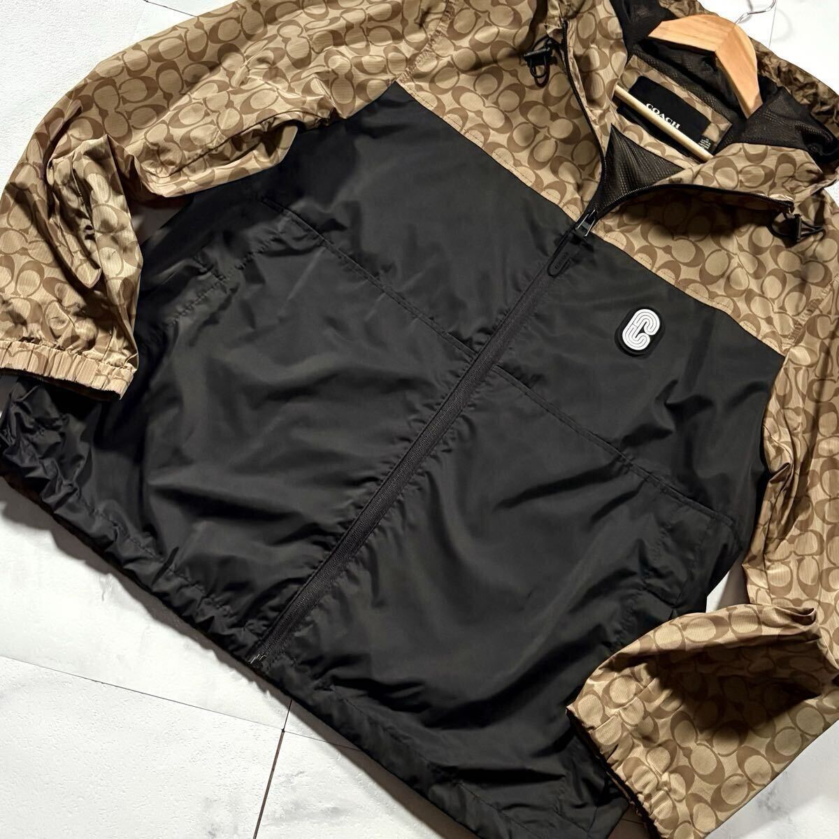 未使用級/XLサイズ●近年モデル COACH コーチ ナイロンジャケット パーカー シグネチャー柄 CC 総柄 切替 胸元Cロゴワッペン 洗濯可能◎_画像4