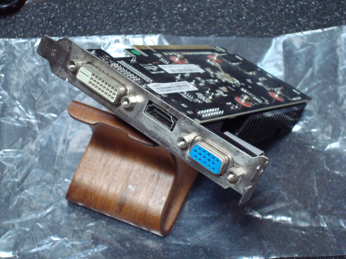 NVIDIA GeForce ファンレス 補助電源不要 G710 PCI-E 1GB 完動品 送料無料_画像3