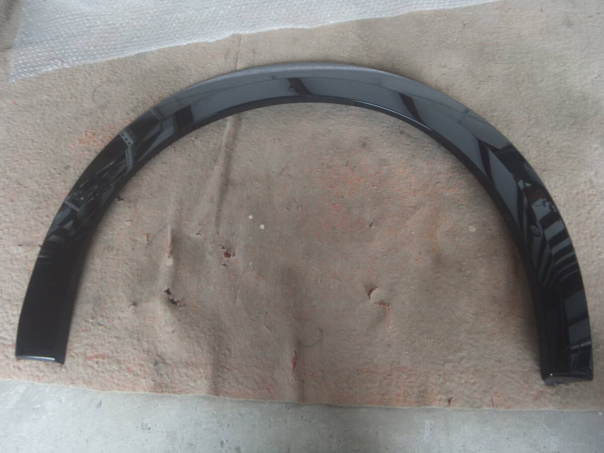 (プジョー 208　GT P21HN05)　左 リア フェンダーアーチモール_画像1
