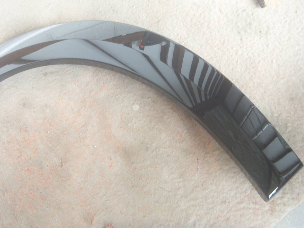 (プジョー 208　GT P21HN05)　左 リア フェンダーアーチモール_画像2