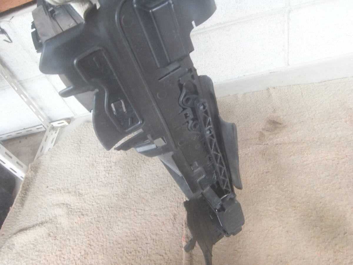 (プジョー 208　GT P21HN05)　フロント ラジエーター エアインテーク　フラップモーター_画像8