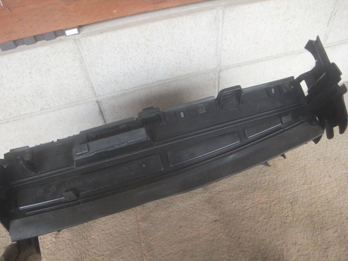 (プジョー 208　GT P21HN05)　フロント ラジエーター エアインテーク　フラップモーター_画像5