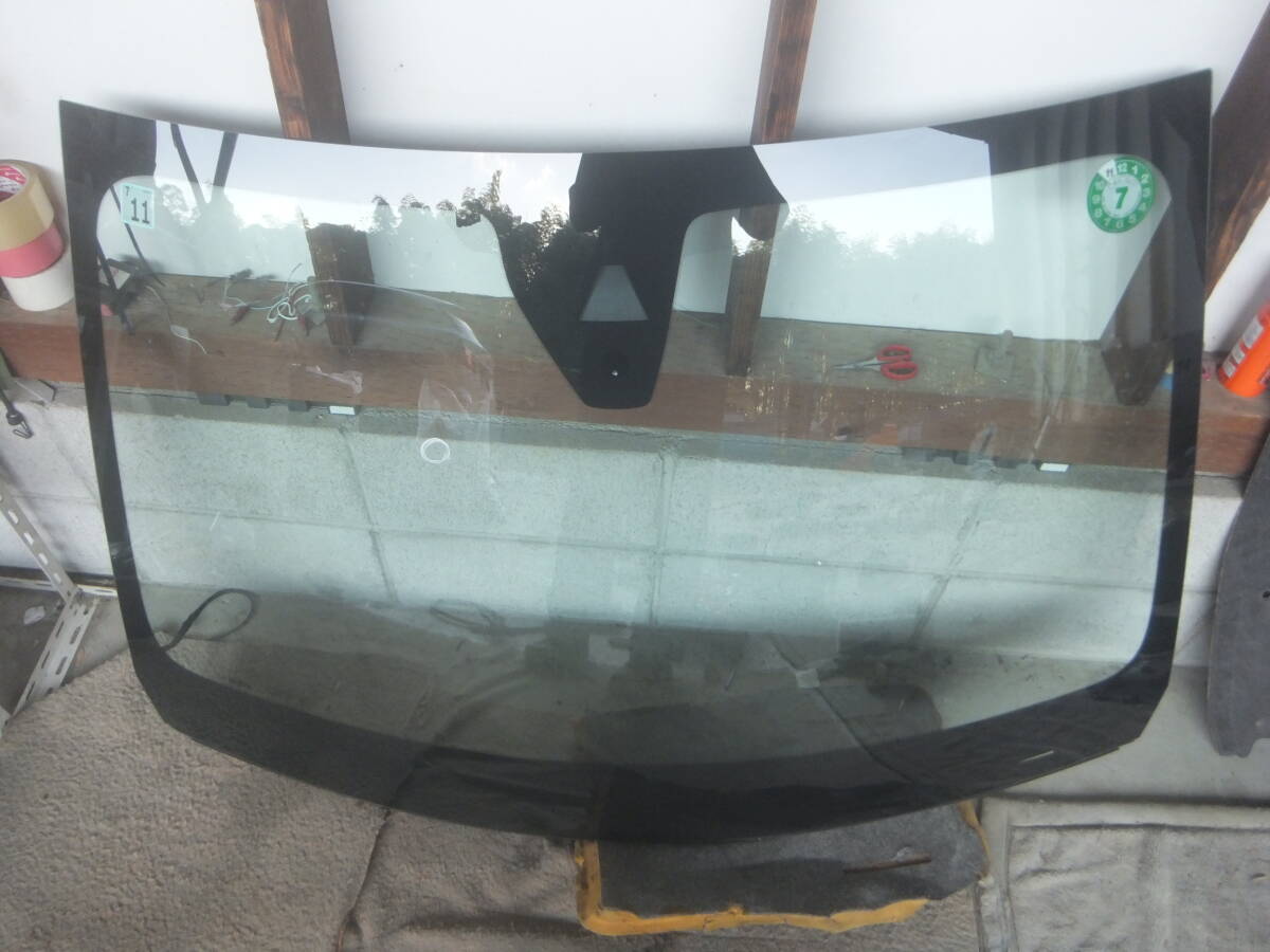 (プジョー 208　GT P21HN05)　純正 フロントガラス_画像1