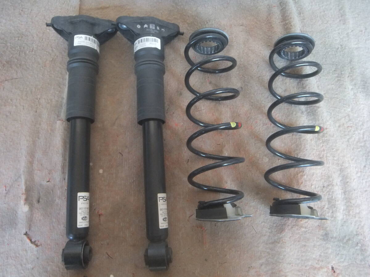 (プジョー 208　GT P21HN05)　純正　左右 リアショック スプリング_画像1