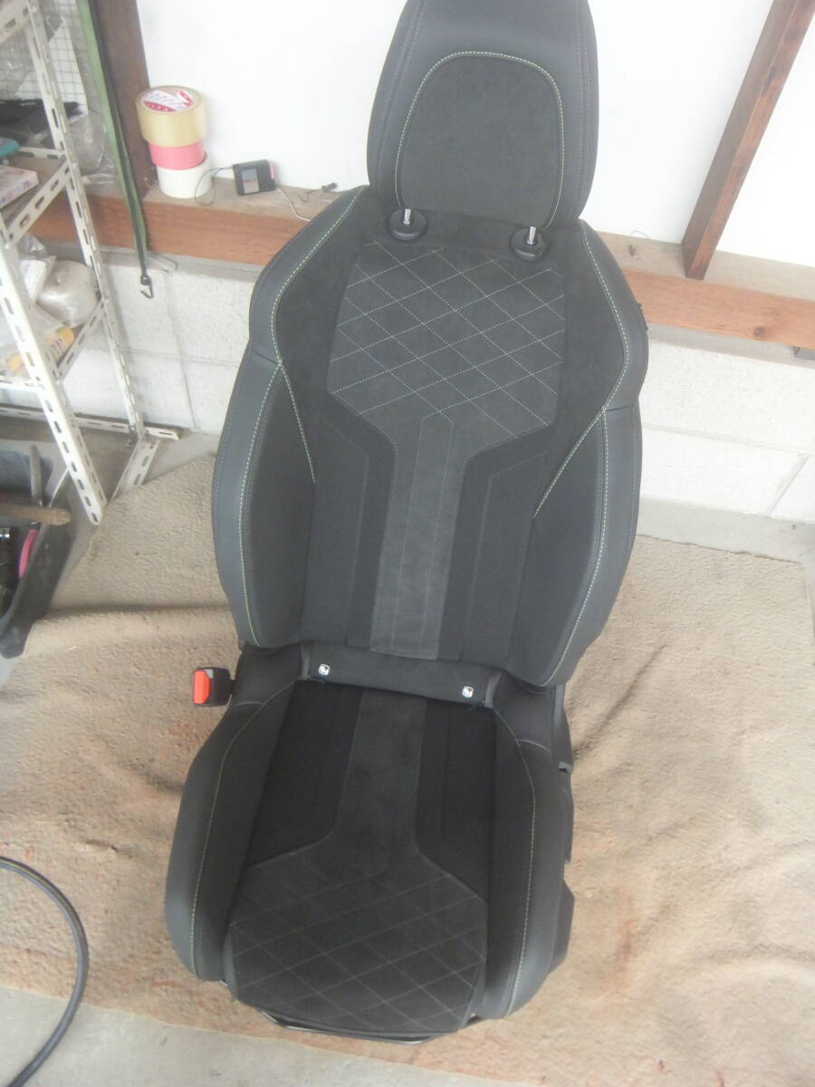 (プジョー 208 GT P21HN05) 左 フロントシート 助手席_画像1