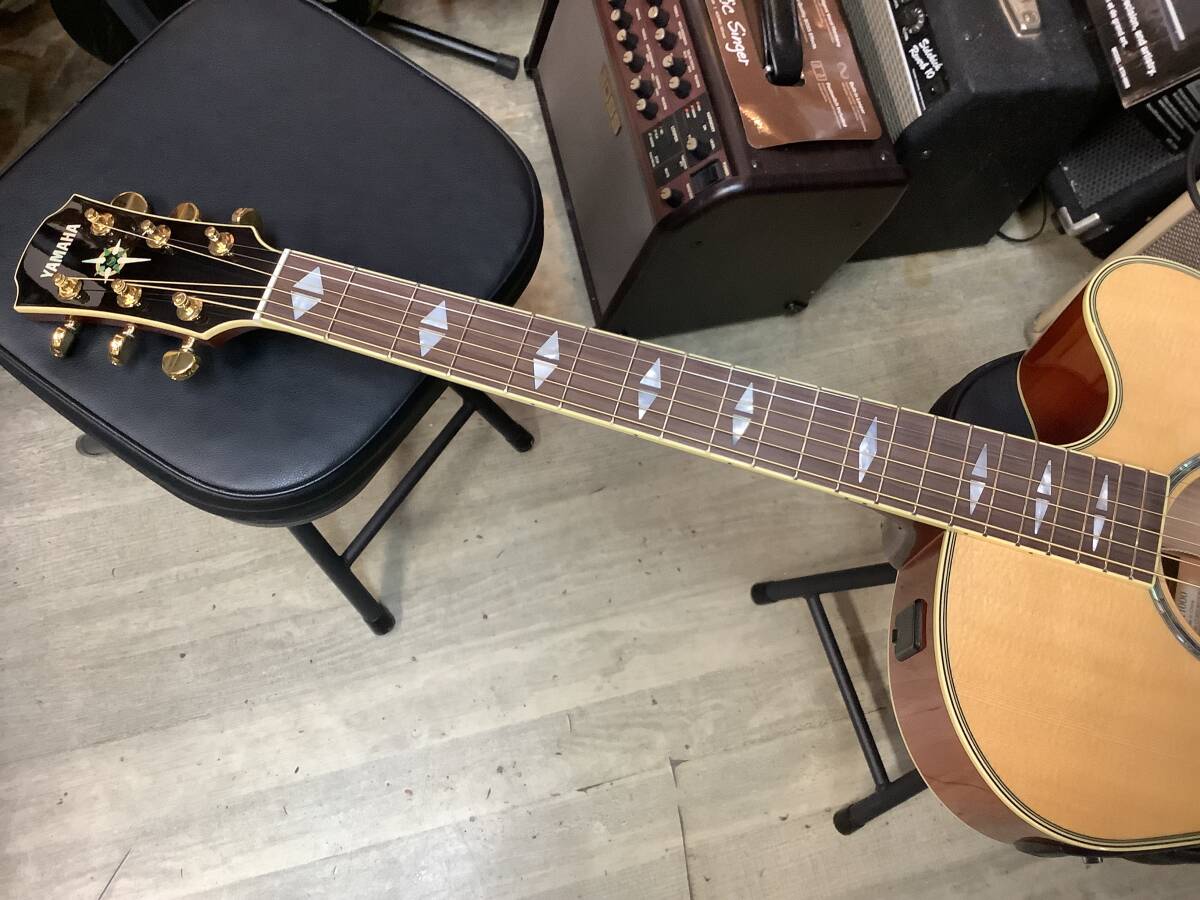 鳴りのいいYamahaエレアコ　操作性のいい単板で生なりもいいエレアコ　貴重なCPX1000 高性能ヤマハエレアコです。_画像2