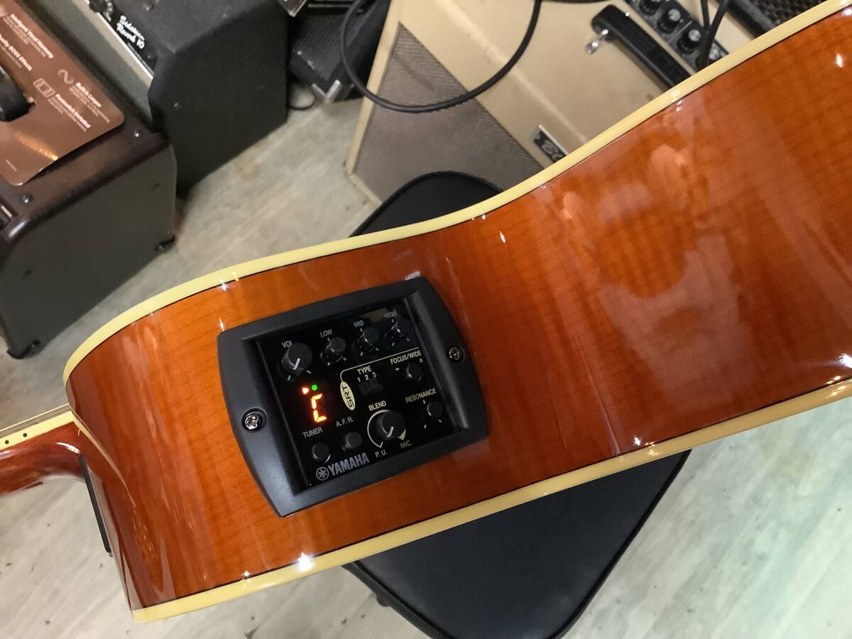 鳴りのいいYamahaエレアコ　操作性のいい単板で生なりもいいエレアコ　貴重なCPX1000 高性能ヤマハエレアコです。_画像6