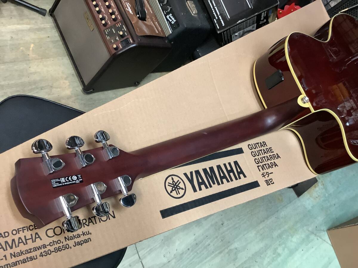 スリムネックで弾きやすいヤマハエレアコ Yamaha CPX600 高性能マイク付き 抱えやすいエレアコです。_画像4