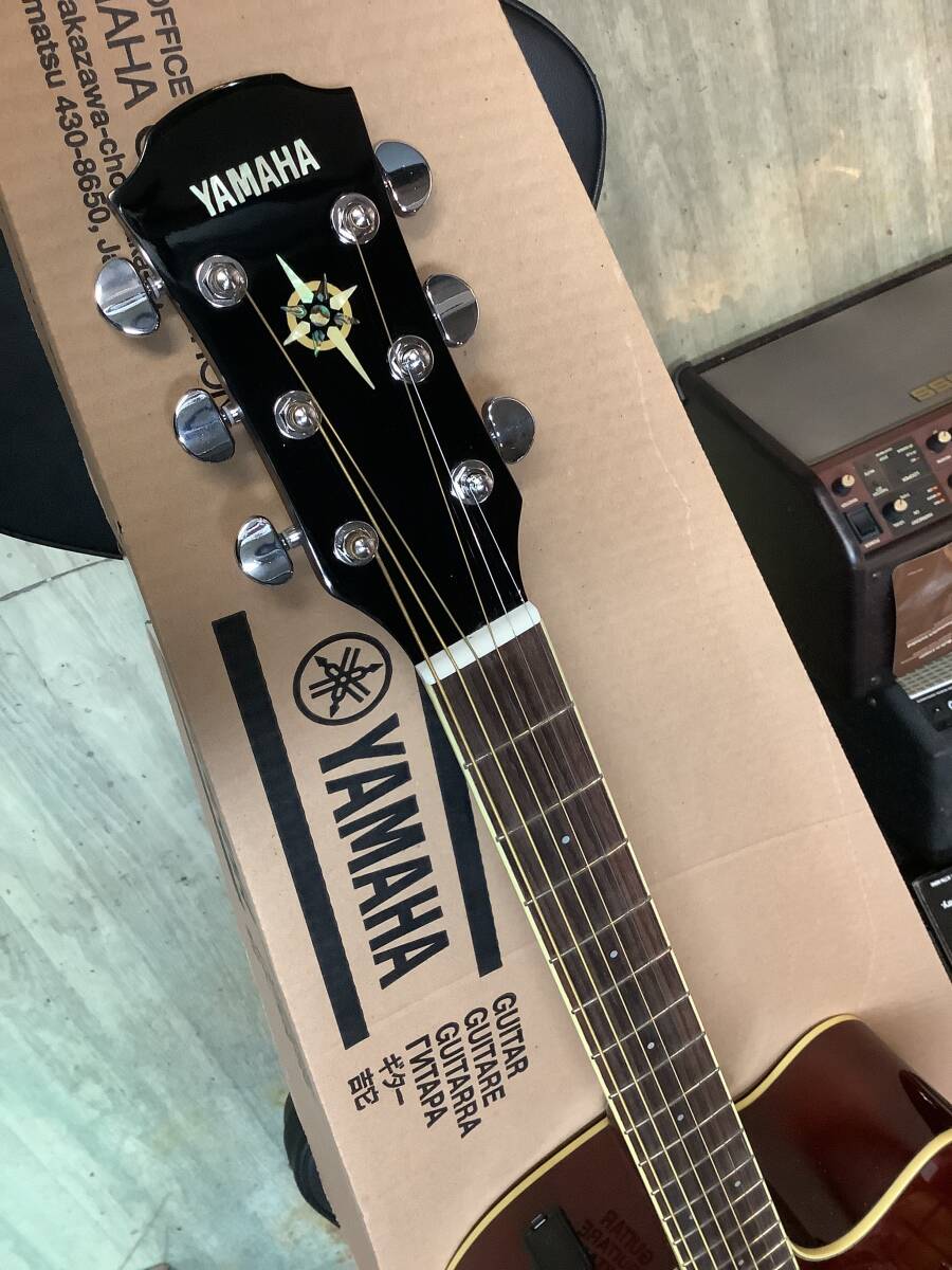 スリムネックで弾きやすいヤマハエレアコ Yamaha CPX600 高性能マイク付き 抱えやすいエレアコです。_画像8