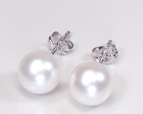 プラチナ本真珠ピアス・7.0ミリ珠ホワイトorブラックs8212/6月誕生石真珠_画像1
