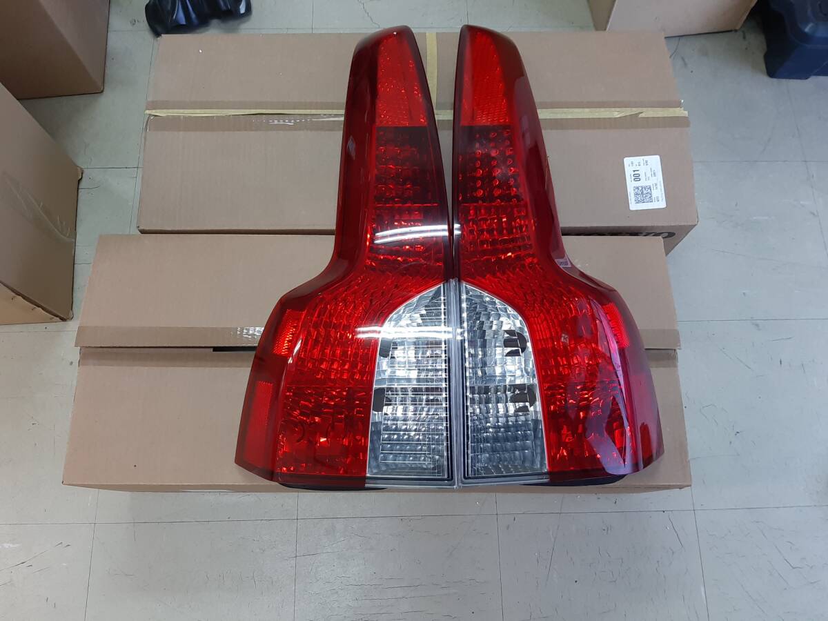 * Volvo оригинальный *V50 задний фонарь * левый и правый в комплекте оригинальный товар номер 30763509|30763510