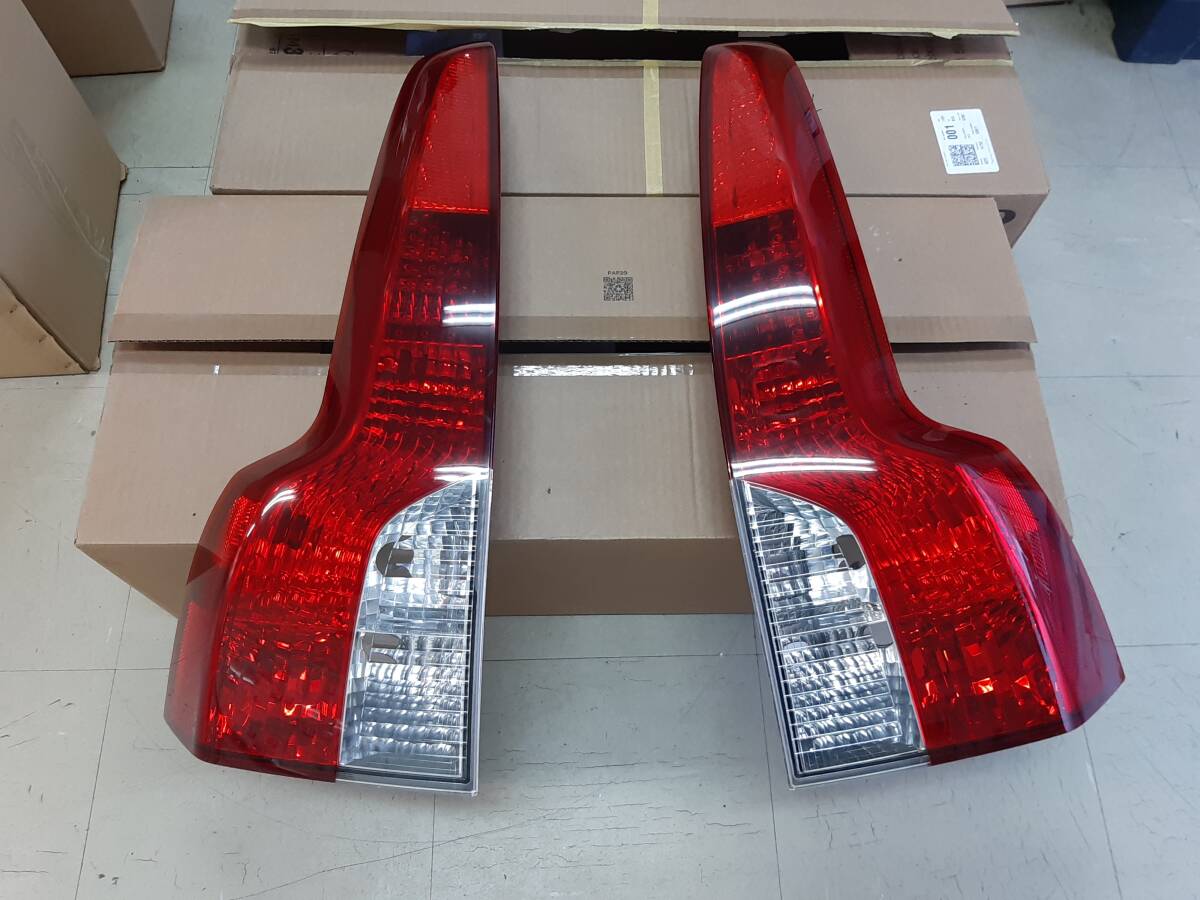 * Volvo оригинальный *V50 задний фонарь * левый и правый в комплекте оригинальный товар номер 30763509|30763510