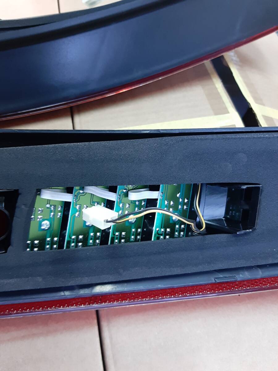 * Volvo оригинальный *V50 задний фонарь * левый и правый в комплекте оригинальный товар номер 30763509|30763510