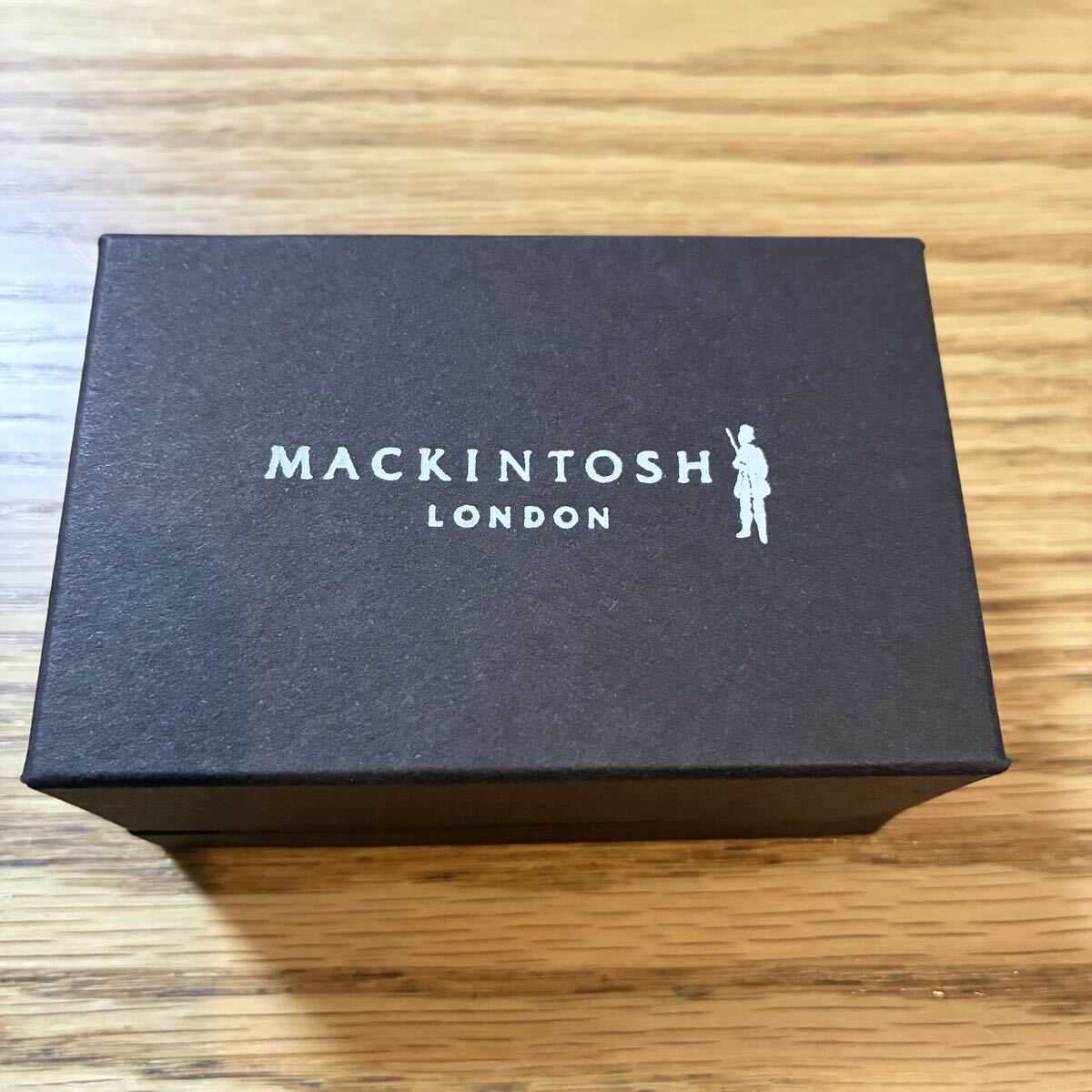 ￥13200 即決 新品 MACKINTOSH LONDON ストライプカッティングタイバー ネクタイピン ゴールド 箱付き マッキントッシュロンドン タイピン_画像3