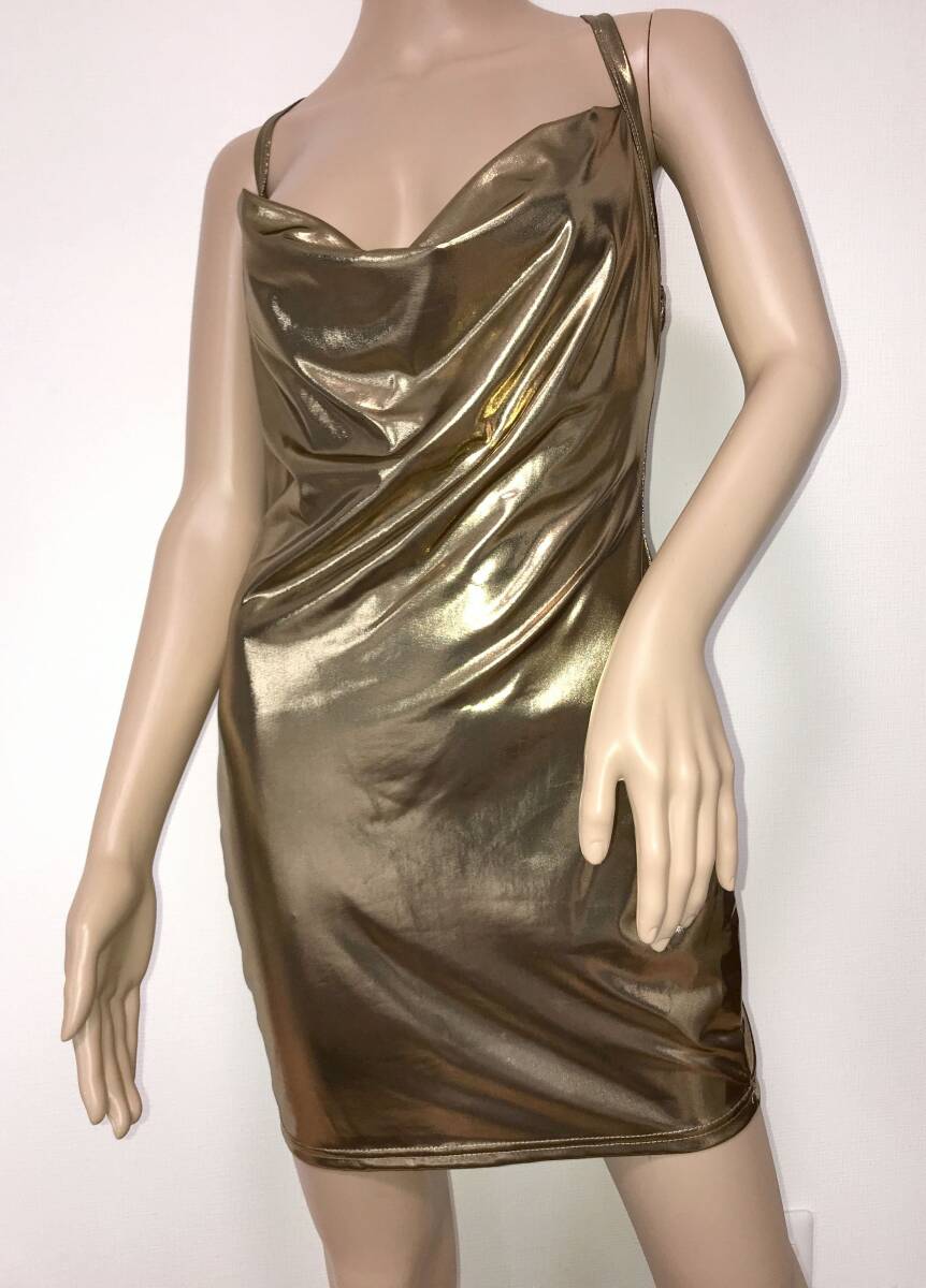 ♪◇SHEIN　ゴールド・メタリックの光沢のあるとてもセクシー・ドレス・サイズ大き目・新品_画像3